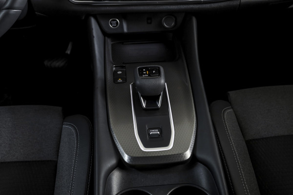 Nissan QASHQAI 1.3 MHEV Xtronic N-Connecta 158 PK - Automaat | Cold Pack | Easy Pack | Dig. Cockpit | Adapt. Cruise | PDC | 360 Camera | NAV + App. Connect | ECC | Elek. Klep | LM 18" | 6918