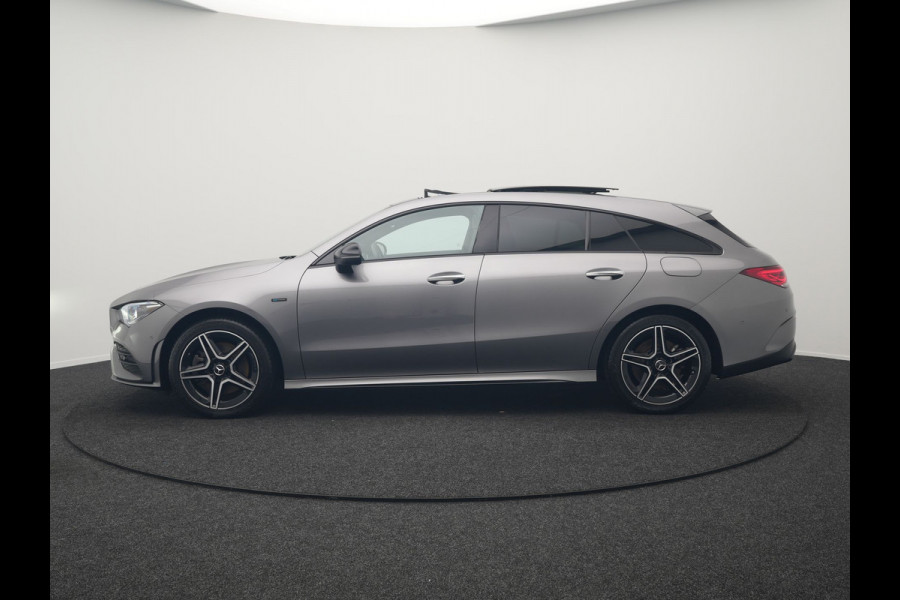 Mercedes-Benz CLA-Klasse Shooting Brake 250 e AMG Plug In Hybrid 218pk Dealer O.H PHEV | Trekhaak Af Fabriek | Panodak | Burmester Sound | Adaptive Cruise | Alcantara Sportstoelen Verwarmd | Sfeerverlichting | WideScreen | Navigatie | Mercedes-Benz CLA-Klasse Shooting Brake 250 e AMG Plug In Hybrid 218pk Dealer O.H PHEV | Trekhaak Af Fabriek | Panodak | Burmester Sound | Adaptive Cruise | Alcantara Sportstoelen Verwarmd | Sfeerverlichting | WideScreen | Navigatie |