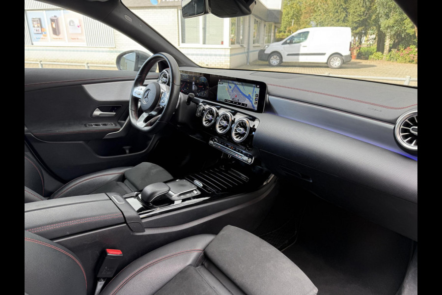Mercedes-Benz CLA-Klasse Shooting Brake Aut. 180d Business Sol. AMG | Navi | Camera | Sfeer Verlichting |