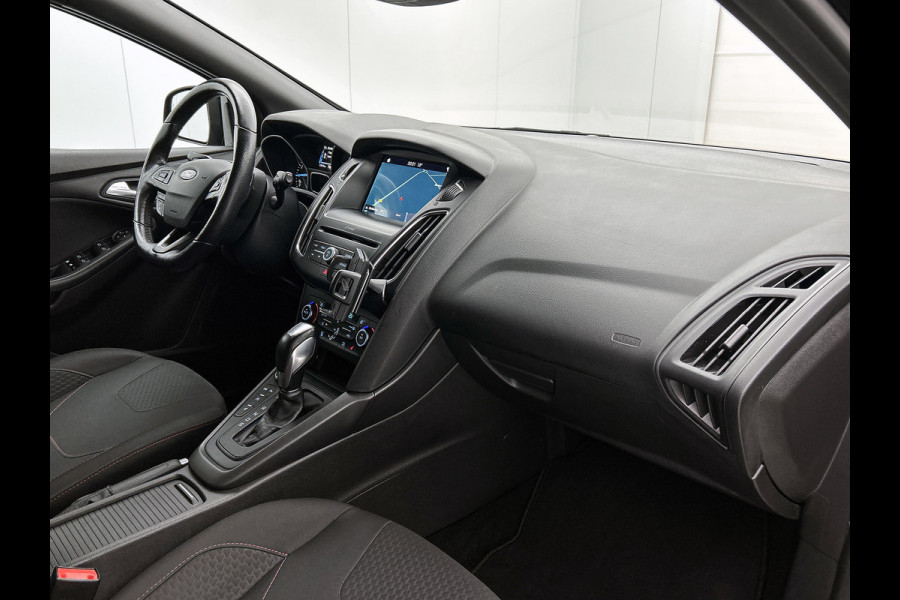 Ford FOCUS Wagon 1.5 Titanium ST-Line | 150PK | Dealer onderH | AchterCAM | ParkASS | Stoel+Stuur verW | TrekH | Lane ASS | Cruise