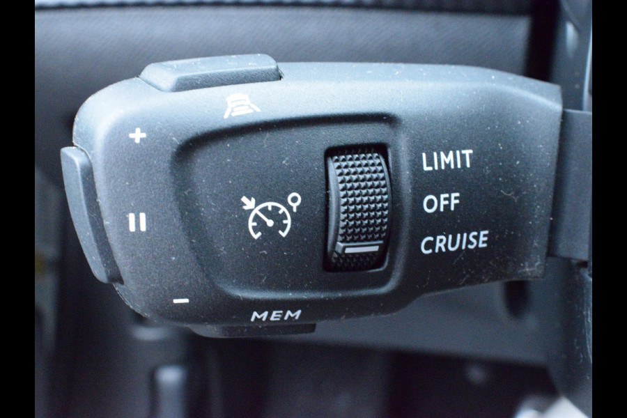 Peugeot e-2008 EV GT 50 kWh | navigatie | camera + sensoren | stoelverwarming | adaptieve cruise control