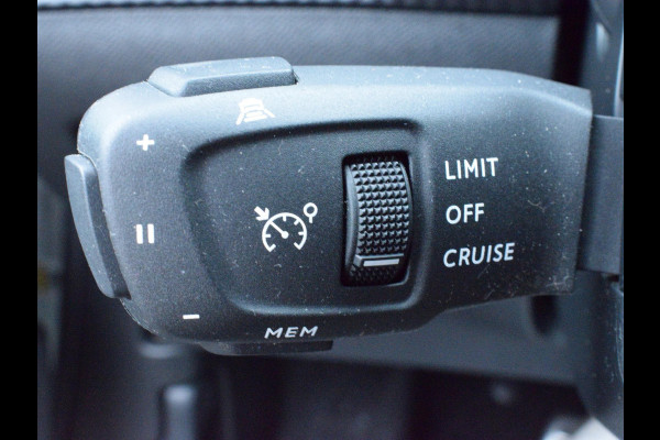 Peugeot e-2008 EV GT 50 kWh | navigatie | camera + sensoren | stoelverwarming | adaptieve cruise control