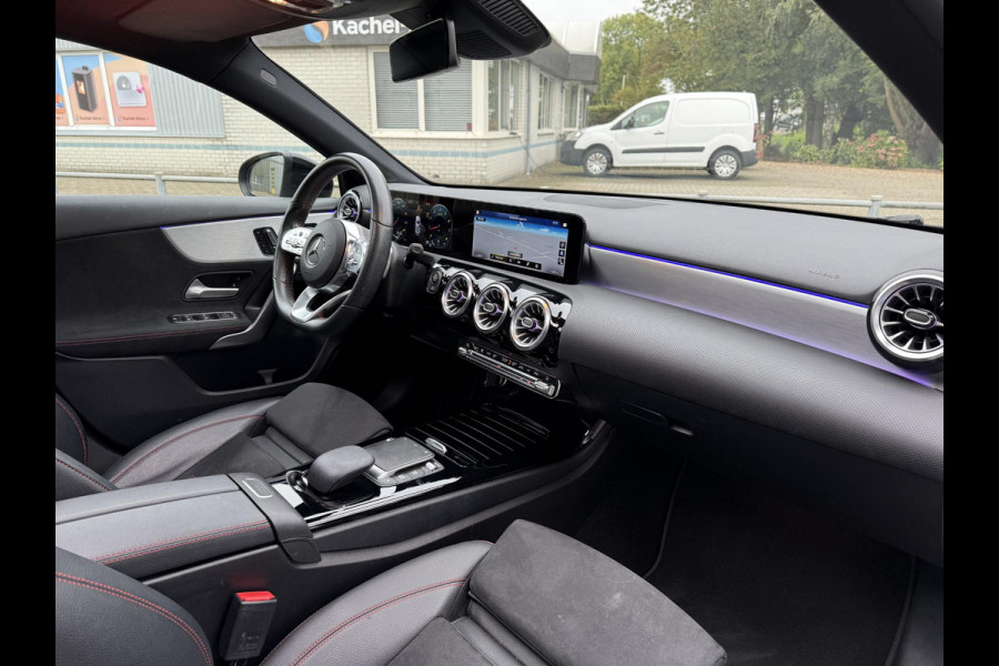 Mercedes-Benz A-Klasse 200 Aut. Bus. Sol. AMG Sport | Panorama | Burmester | Memory | Multi Beam | Sfeer Verlichting |