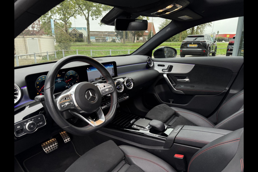 Mercedes-Benz A-Klasse 200 Aut. Bus. Sol. AMG Sport | Panorama | Burmester | Memory | Multi Beam | Sfeer Verlichting |