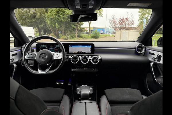 Mercedes-Benz A-Klasse 200 Aut. Bus. Sol. AMG Sport | Panorama | Burmester | Memory | Multi Beam | Sfeer Verlichting |