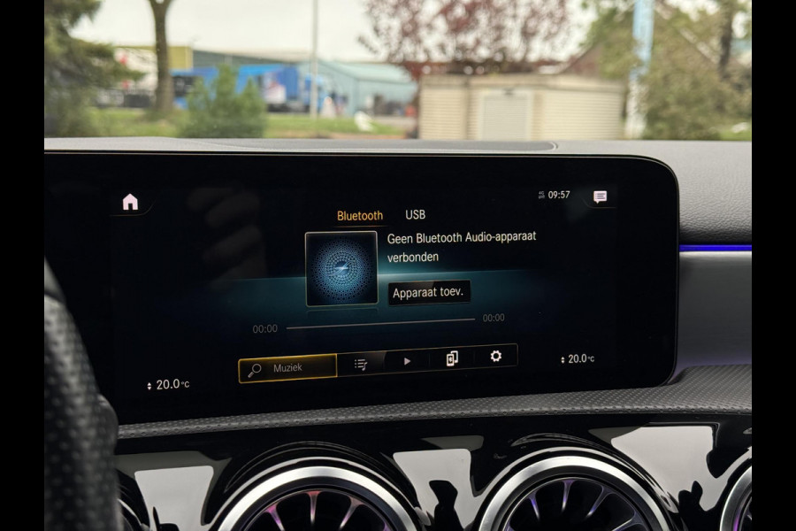 Mercedes-Benz A-Klasse 200 Aut. Bus. Sol. AMG Sport | Panorama | Burmester | Memory | Multi Beam | Sfeer Verlichting |