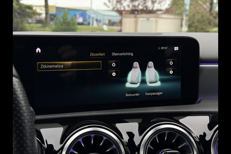 Mercedes-Benz A-Klasse 200 Aut. Bus. Sol. AMG Sport | Panorama | Burmester | Memory | Multi Beam | Sfeer Verlichting |
