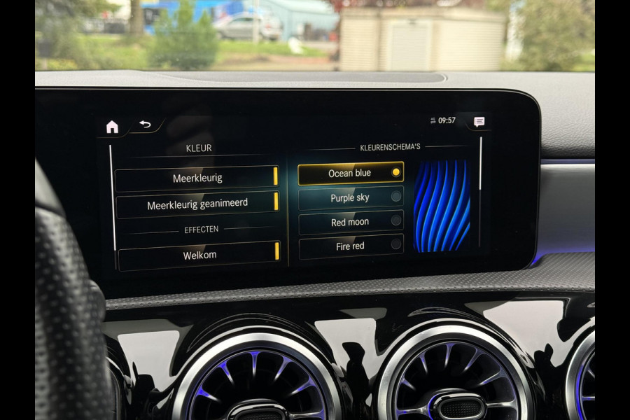 Mercedes-Benz A-Klasse 200 Aut. Bus. Sol. AMG Sport | Panorama | Burmester | Memory | Multi Beam | Sfeer Verlichting |