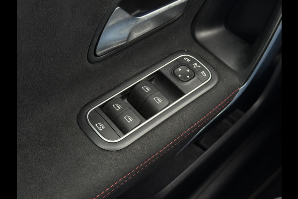 Mercedes-Benz A-Klasse 200 Aut. Bus. Sol. AMG Sport | Panorama | Burmester | Memory | Multi Beam | Sfeer Verlichting |