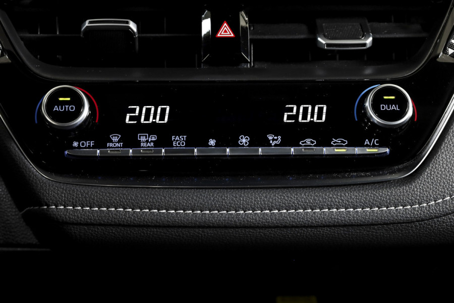 Toyota Corolla 1.8 Hybrid Active - Automaat | Adapt. Cruise | Afn. Trekhaak | PDC | Camera | App. Connect | ECC | LM 16" | Toyota Corolla 1.8 Hybrid Active - Automaat | Adapt. Cruise | Afn. Trekhaak | PDC | Camera | App. Connect | ECC | LM 16" |