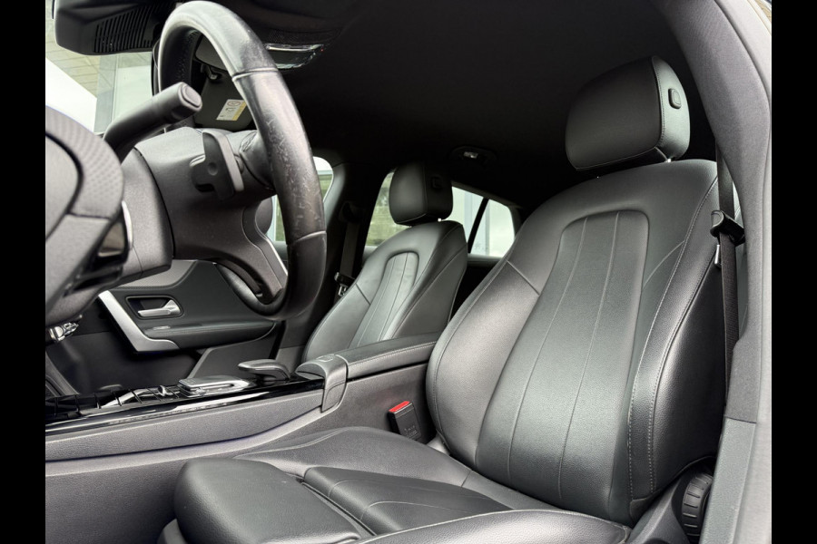 Mercedes-Benz CLA-Klasse Shooting Brake 180 Aut. Business Sol. Luxury | Leder Sport | Sfeer Verlichting | 18inch |