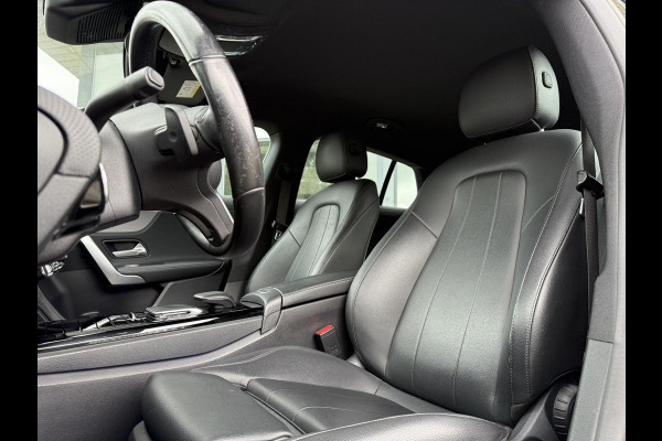 Mercedes-Benz CLA-Klasse Shooting Brake 180 Aut. Business Sol. Luxury | Leder Sport | Sfeer Verlichting | 18inch |