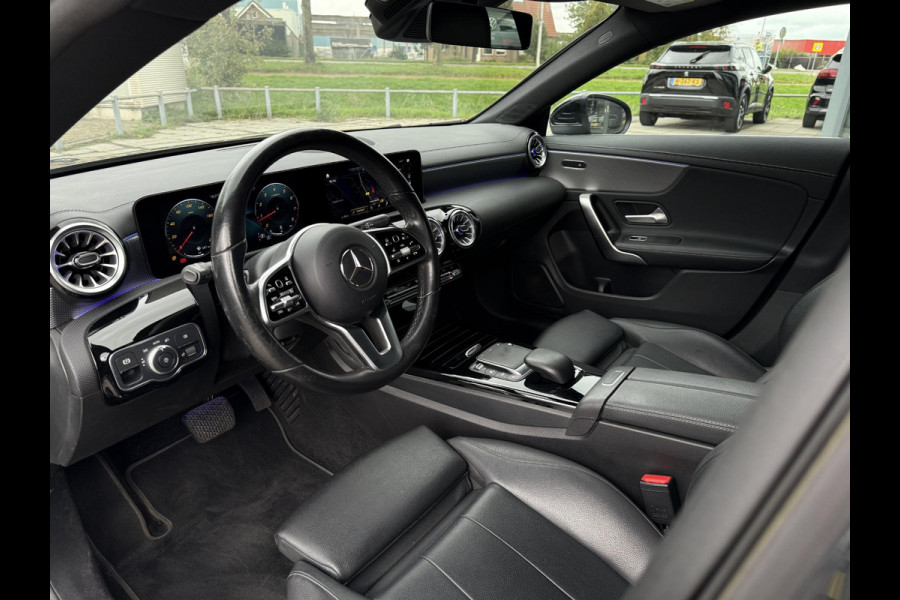 Mercedes-Benz CLA-Klasse Shooting Brake 180 Aut. Business Sol. Luxury | Leder Sport | Sfeer Verlichting | 18inch |