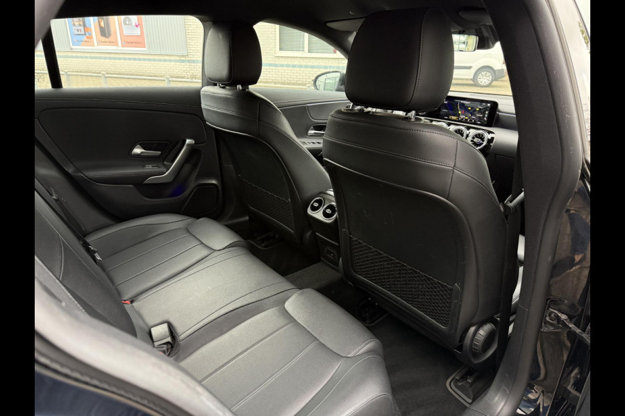 Mercedes-Benz CLA-Klasse Shooting Brake 180 Aut. Business Sol. Luxury | Leder Sport | Sfeer Verlichting | 18inch |
