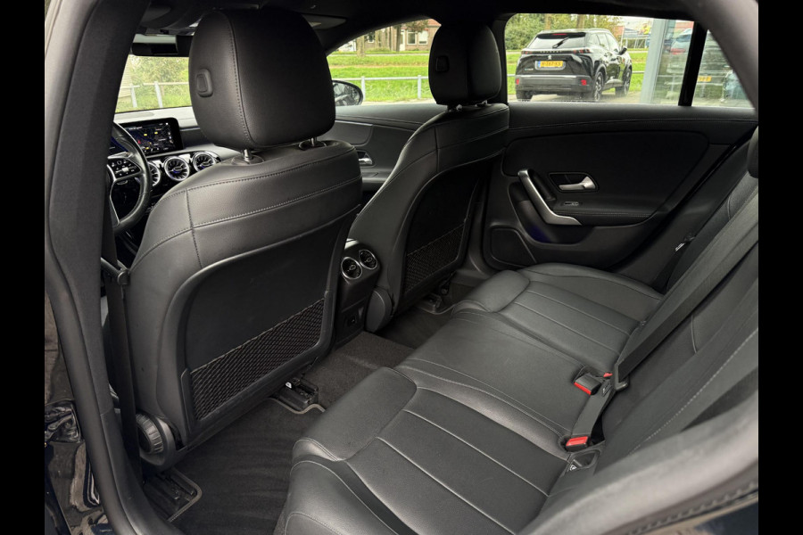 Mercedes-Benz CLA-Klasse Shooting Brake 180 Aut. Business Sol. Luxury | Leder Sport | Sfeer Verlichting | 18inch |