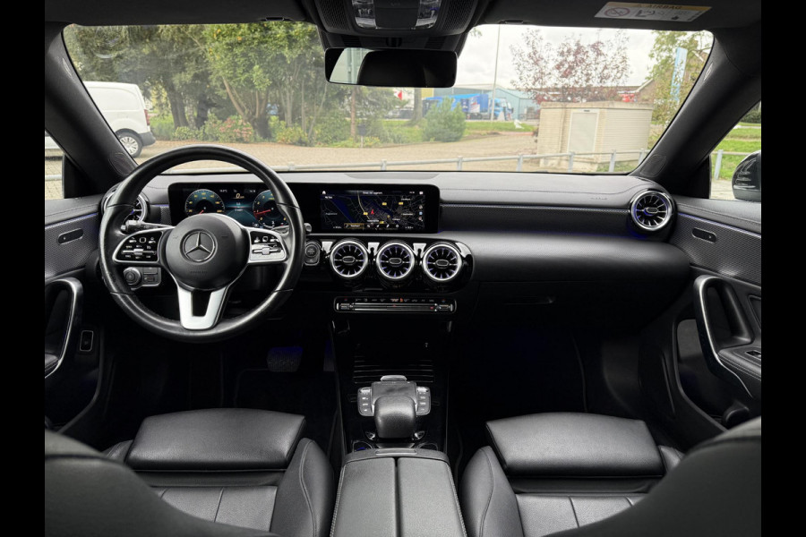 Mercedes-Benz CLA-Klasse Shooting Brake 180 Aut. Business Sol. Luxury | Leder Sport | Sfeer Verlichting | 18inch |