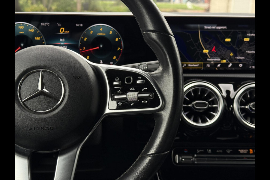 Mercedes-Benz CLA-Klasse Shooting Brake 180 Aut. Business Sol. Luxury | Leder Sport | Sfeer Verlichting | 18inch |