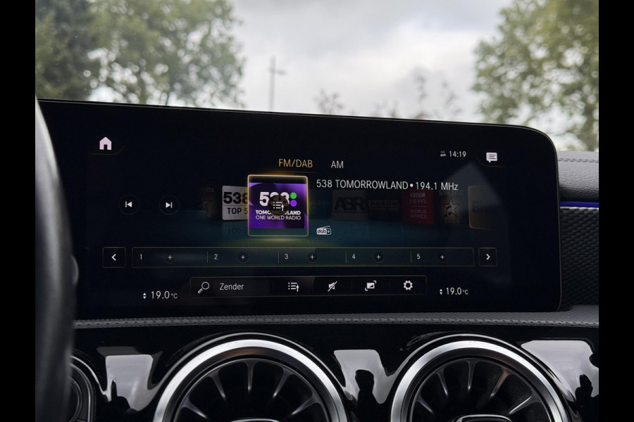 Mercedes-Benz CLA-Klasse Shooting Brake 180 Aut. Business Sol. Luxury | Leder Sport | Sfeer Verlichting | 18inch |