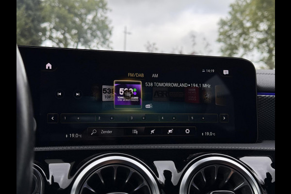 Mercedes-Benz CLA-Klasse Shooting Brake 180 Aut. Business Sol. Luxury | Leder Sport | Sfeer Verlichting | 18inch |