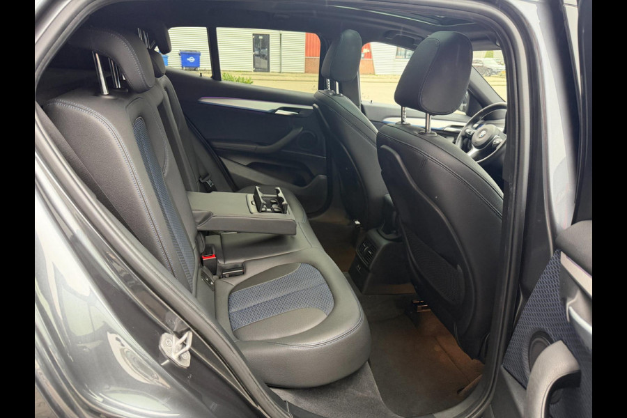 BMW X2 SDrive20i 192PK M-Sport LED Pano Camera Keyless Lane