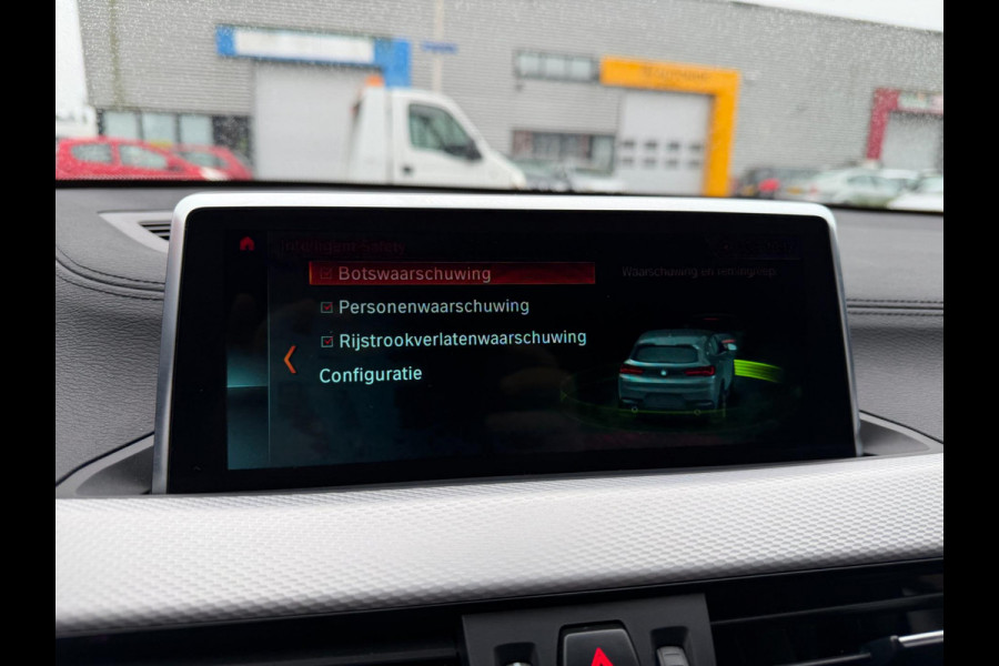 BMW X2 SDrive20i 192PK M-Sport LED Pano Camera Keyless Lane