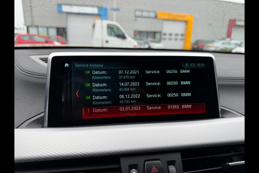 BMW X2 SDrive20i 192PK M-Sport LED Pano Camera Keyless Lane