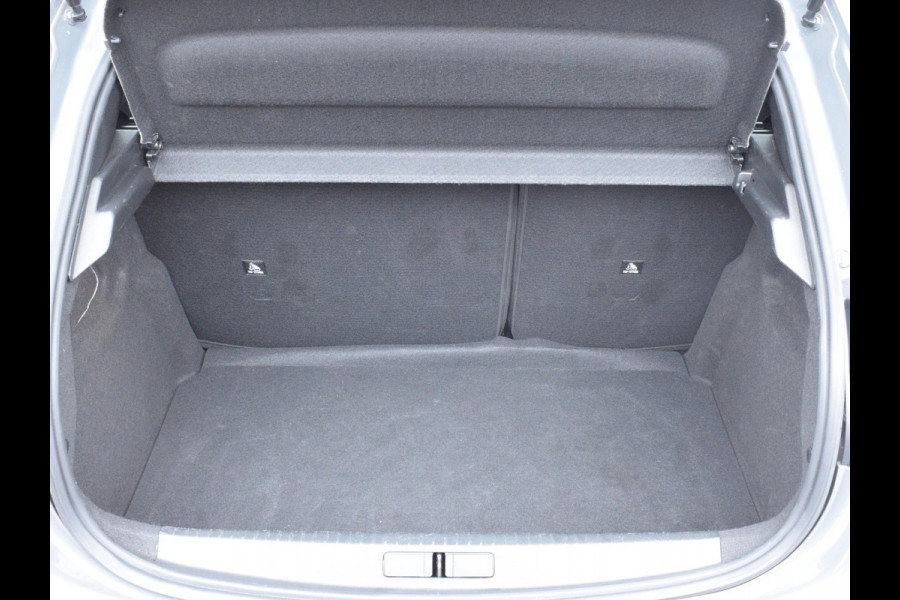 Peugeot 208 Hybrid 136 e-DCS6 GT PANORAMADAK | NAVI & CARPLAY | CAMERA MET SENSOREN | E.C.C. |