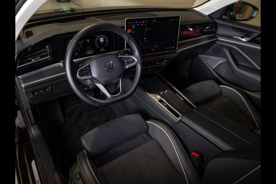 Volkswagen Passat Variant 1.5 eTSI Elegance Business / 150pk / Panorama dak / Trekhaak / Dodehoek / Stoel en stuur verwarming /