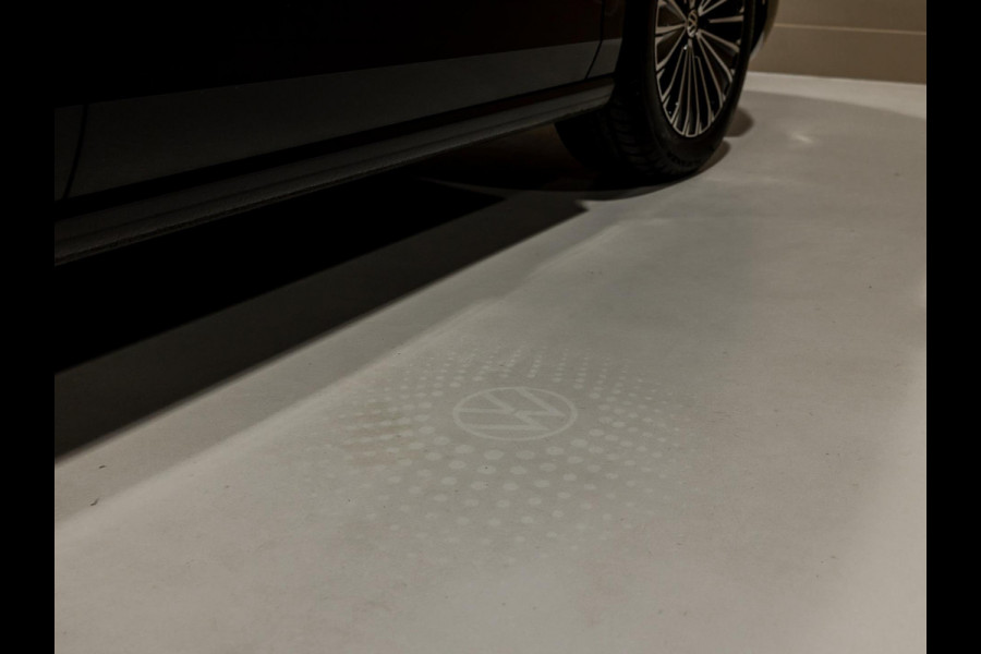 Volkswagen Passat Variant 1.5 eTSI Elegance Business / 150pk / Panorama dak / Trekhaak / Dodehoek / Stoel en stuur verwarming /