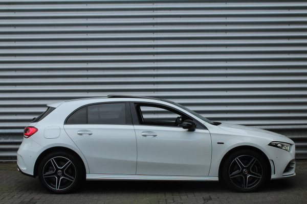 Mercedes-Benz A-Klasse 250 e 218pk Business Solution AMG Limited PHEV Automaat NL-Auto NAP Panoramadak Burmester Clima Cruise Navi Camera Sfeer LMV