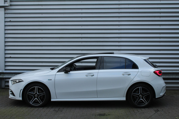 Mercedes-Benz A-Klasse 250 e 218pk Business Solution AMG Limited PHEV Automaat NL-Auto NAP Panoramadak Burmester Clima Cruise Navi Camera Sfeer LMV