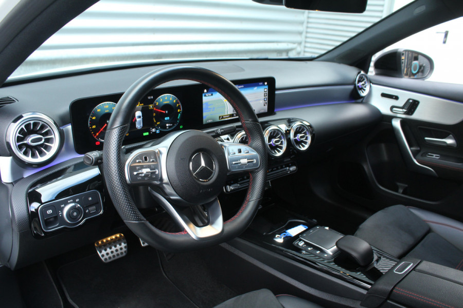 Mercedes-Benz A-Klasse 250 e 218pk Business Solution AMG Limited PHEV Automaat NL-Auto NAP Panoramadak Burmester Clima Cruise Navi Camera Sfeer LMV