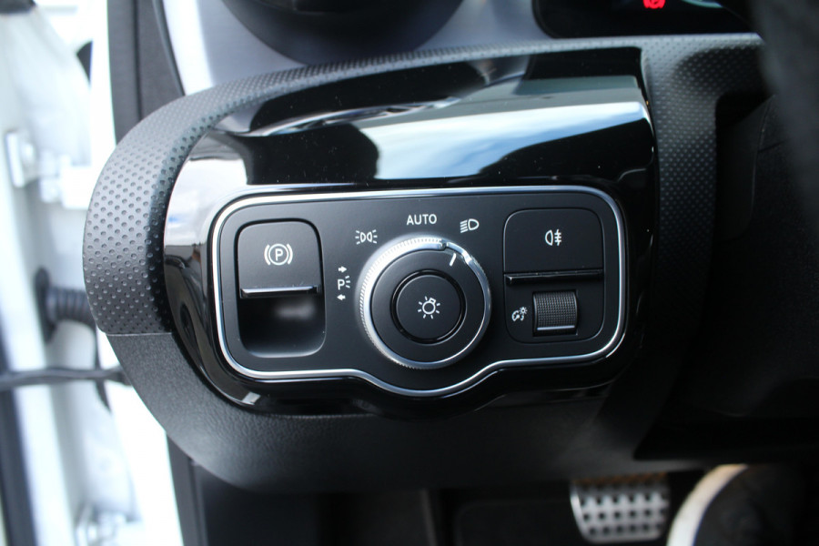 Mercedes-Benz A-Klasse 250 e 218pk Business Solution AMG Limited PHEV Automaat NL-Auto NAP Panoramadak Burmester Clima Cruise Navi Camera Sfeer LMV