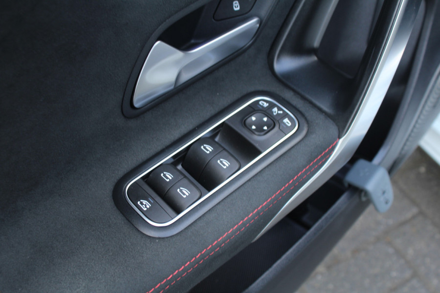 Mercedes-Benz A-Klasse 250 e 218pk Business Solution AMG Limited PHEV Automaat NL-Auto NAP Panoramadak Burmester Clima Cruise Navi Camera Sfeer LMV