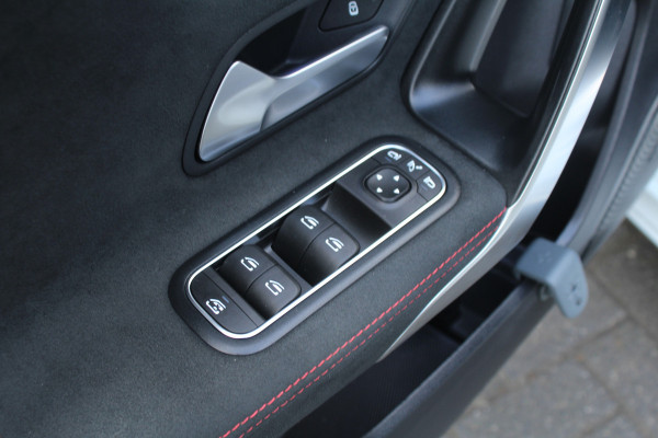 Mercedes-Benz A-Klasse 250 e 218pk Business Solution AMG Limited PHEV Automaat NL-Auto NAP Panoramadak Burmester Clima Cruise Navi Camera Sfeer LMV
