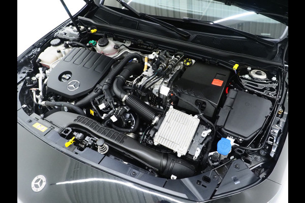Mercedes-Benz A-Klasse 250 e Panamericana | Nieuw Model | Widescreen | Zwarte Hemel | Camera | Cruise | Carplay