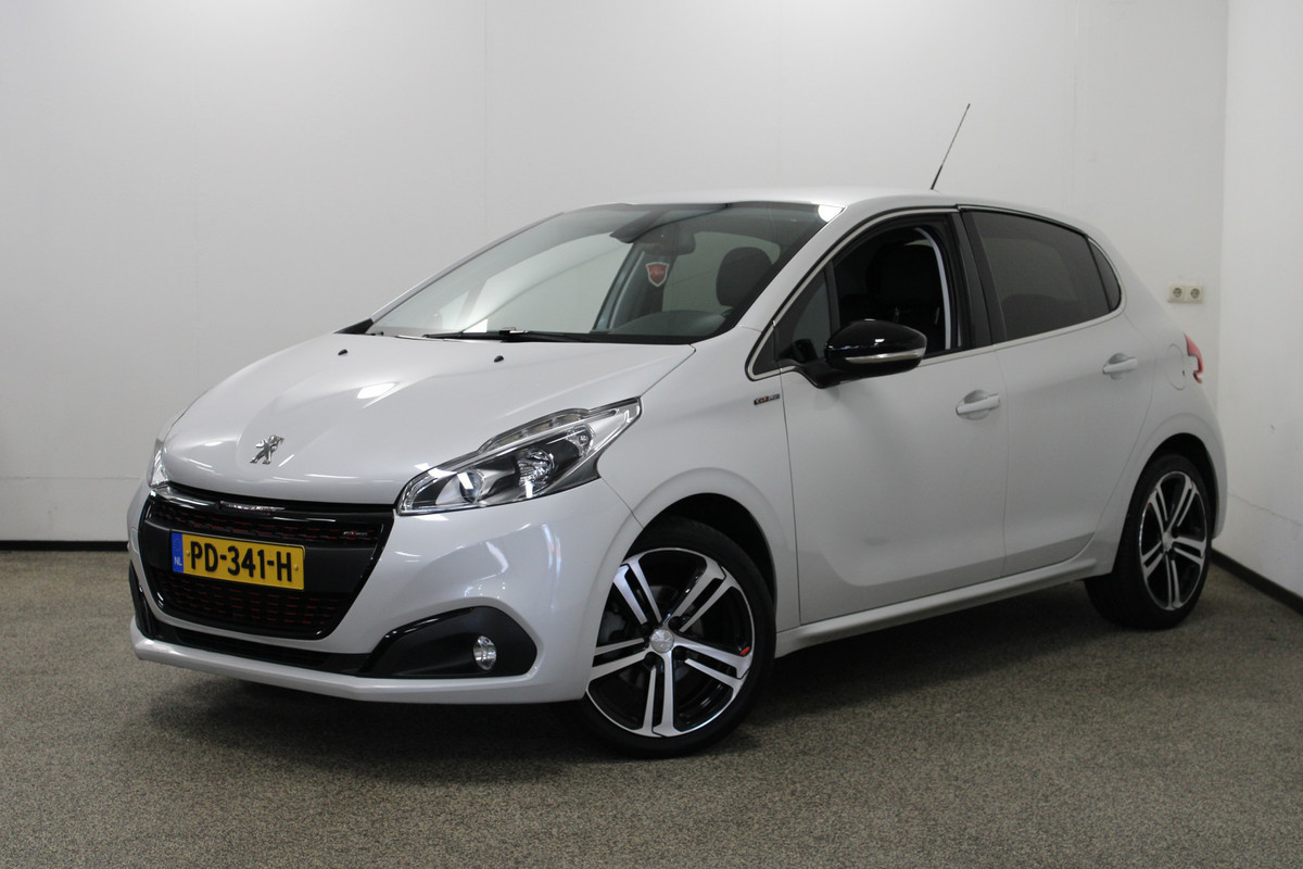 Peugeot 208 1.2 PureTech GT-line Camera|Carplay|Cruise|Clima Peugeot 208 1.2 PureTech GT-line Camera|Carplay|Cruise|Clima