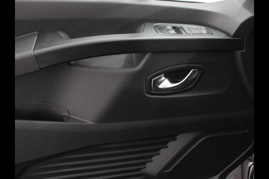 Renault Trafic 2.0 150PK T29 L2H1 Extra Dubbele Cabine Navigatie Airco Lichtmetalen velgen Betimmering Trekhaak Camera Parkeer sensoren