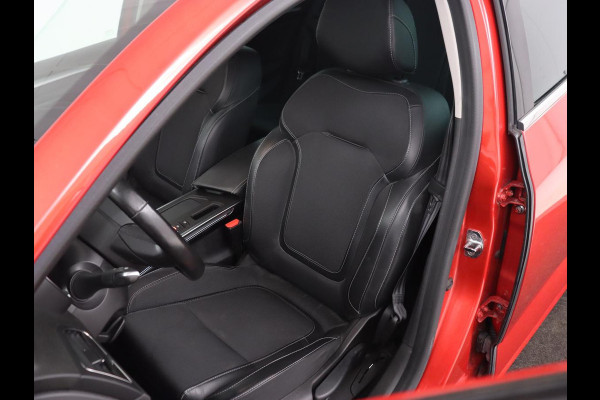 Renault Mégane 1.6 E-Tech Plug-In Hybrid 160 | Stoelverwarming | Head-Up | Trekhaak | Adaptive cruise | Carplay | Digital Cockpit | Climate control | Navigatie | Keyless | PHEV | Plug In