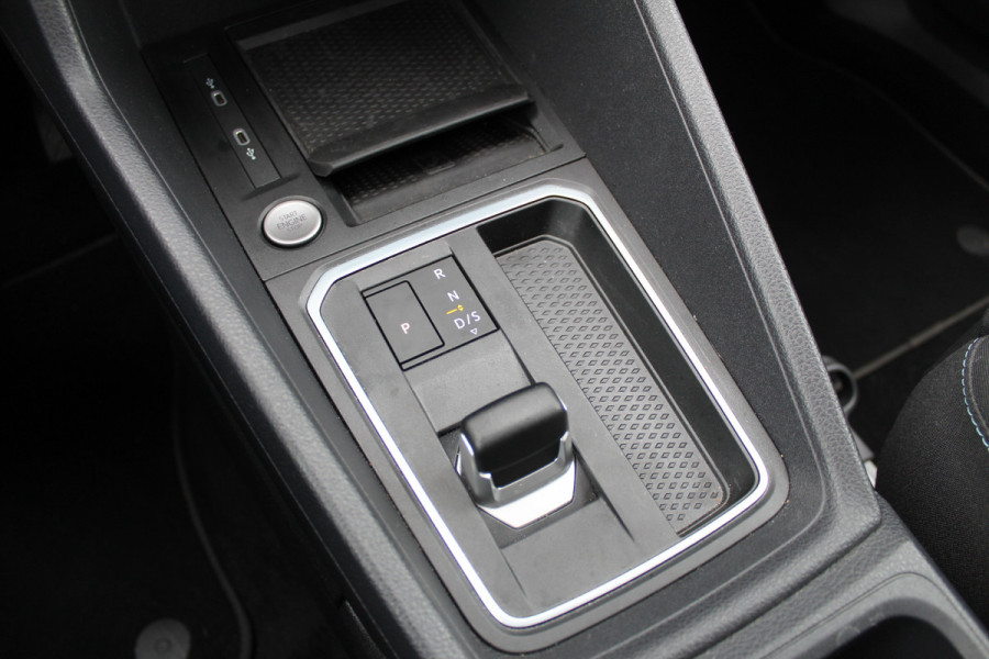 Ford Tourneo Connect 1.5 PHEV Active | Panoramadak | AGR | LED | BLIS | Navigatie Ford Tourneo Connect 1.5 PHEV Active | Panoramadak | AGR | LED | BLIS | Navigatie