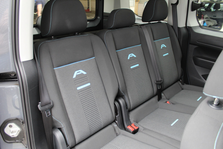 Ford Tourneo Connect 1.5 PHEV Active | Panoramadak | AGR | LED | BLIS | Navigatie Ford Tourneo Connect 1.5 PHEV Active | Panoramadak | AGR | LED | BLIS | Navigatie