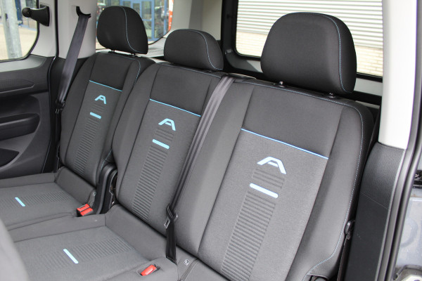 Ford Tourneo Connect 1.5 PHEV Active | Panoramadak | AGR | LED | BLIS | Navigatie Ford Tourneo Connect 1.5 PHEV Active | Panoramadak | AGR | LED | BLIS | Navigatie