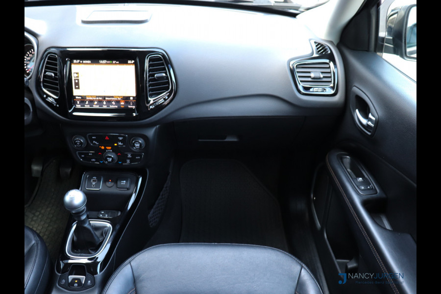 Jeep Compass 1.4 MultiAir Opening Ed. Plus | Leder | Navigation & Sound Pakket | Ambiente Verlichting | Apple Car Play/Android Auto | Adapt.  Winter Pakket | Elektr. Stoelen met geheugen | Trekhaak | Benzine/LPG