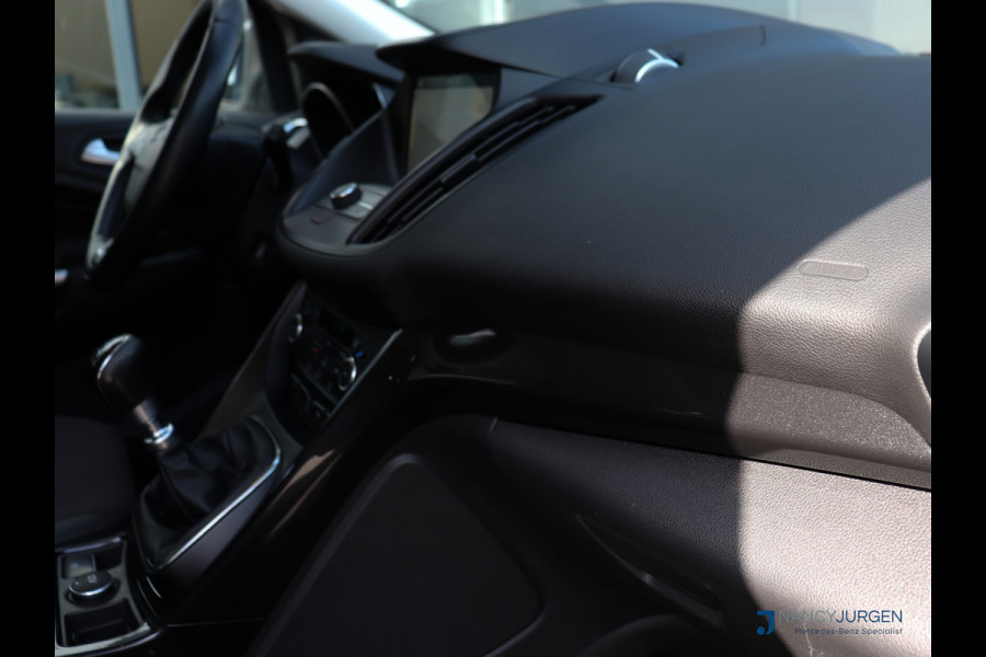 Ford Kuga 1.5 EcoBoost | Titanium | Pano | Navi | Camera | 17" LM Velgen | Elektr. Uitklapb. trekhaak | Volledig gedocumenteerd Onderhoudsboekje | Incl. 12 maanden Car Garantie