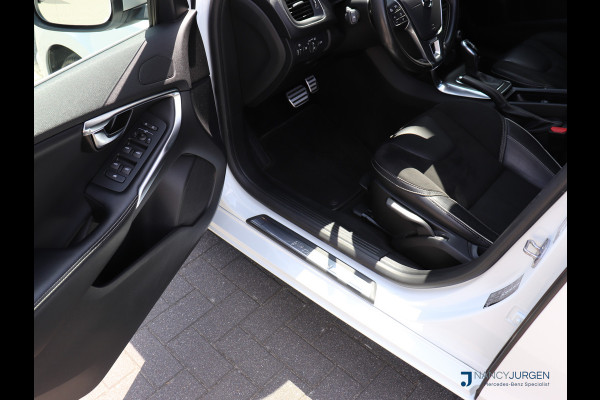Volvo V40 2.0 T4 R-Design | Automaat | ECC | Leder Nappa | Navi Sensus | Camera | DAB | LED | Sound System | Keyless Start | Trekhaak |