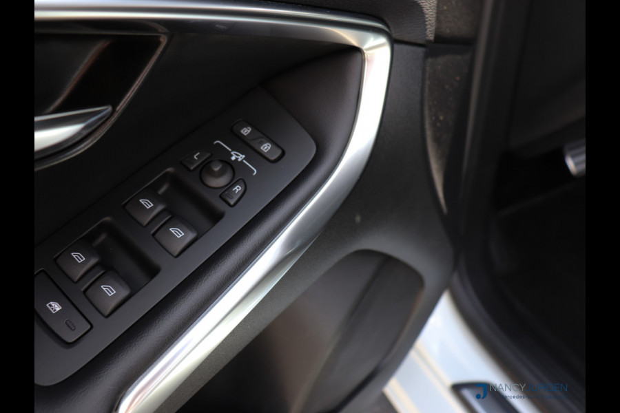 Volvo V40 2.0 T4 R-Design | Automaat | ECC | Leder Nappa | Navi Sensus | Camera | DAB | LED | Sound System | Keyless Start | Trekhaak |