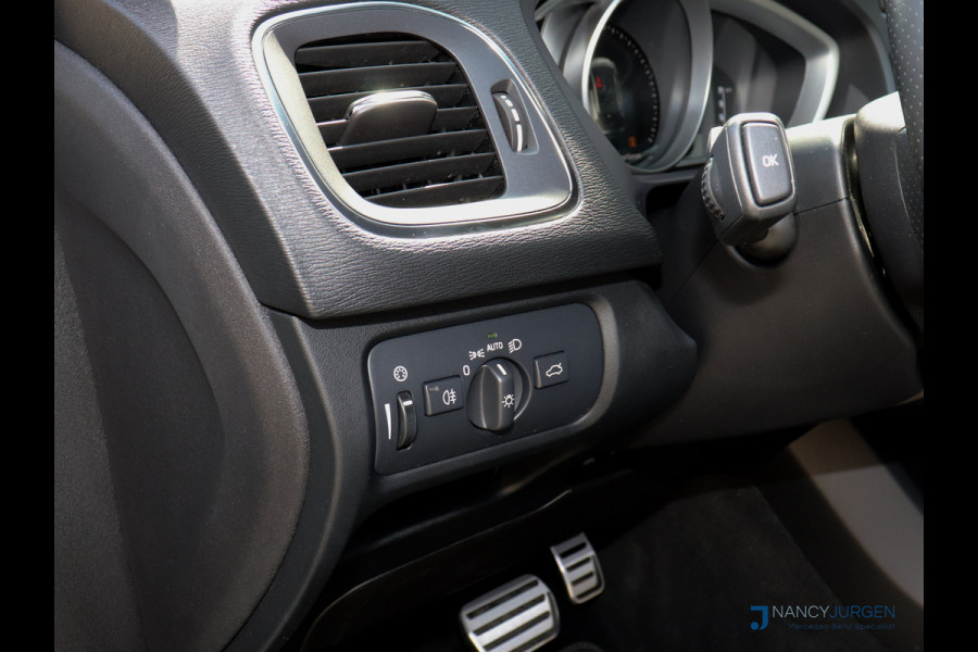 Volvo V40 2.0 T4 R-Design | Automaat | ECC | Leder Nappa | Navi Sensus | Camera | DAB | LED | Sound System | Keyless Start | Trekhaak |