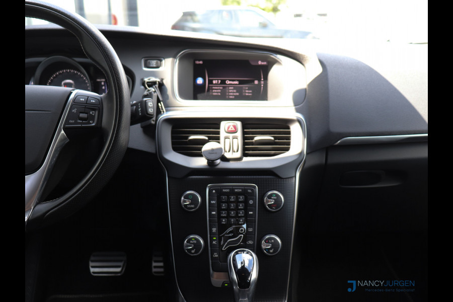 Volvo V40 2.0 T4 R-Design | Automaat | ECC | Leder Nappa | Navi Sensus | Camera | DAB | LED | Sound System | Keyless Start | Trekhaak |