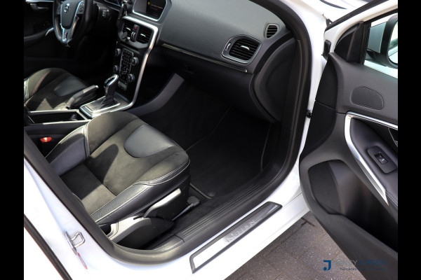 Volvo V40 2.0 T4 R-Design | Automaat | ECC | Leder Nappa | Navi Sensus | Camera | DAB | LED | Sound System | Keyless Start | Trekhaak |