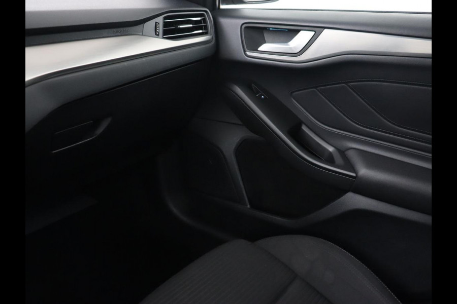 Ford Focus 1.0 EcoBoost Titanium | Trekhaak | Carplay | Navigatie | Keyless | Full LED | Parkeerhulp | Climate control | Cruise control Ford Focus 1.0 EcoBoost Titanium | Trekhaak | Carplay | Navigatie | Keyless | Full LED | Parkeerhulp | Climate control | Cruise control